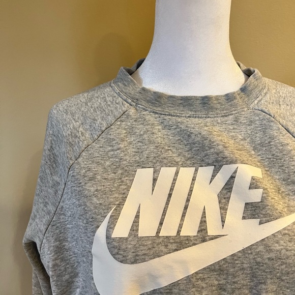 Grey Nike Pullover Sweatshirt Size Medium - Picture 3 of 4